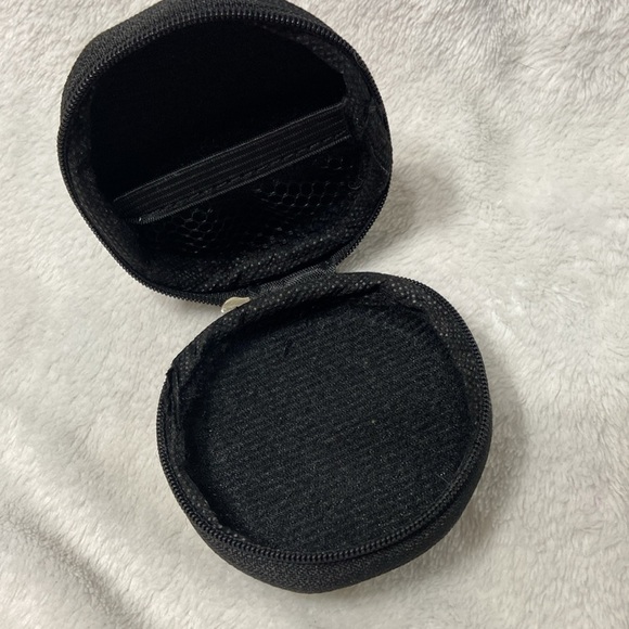 Checkered Round headphone case - Picture 4 of 5